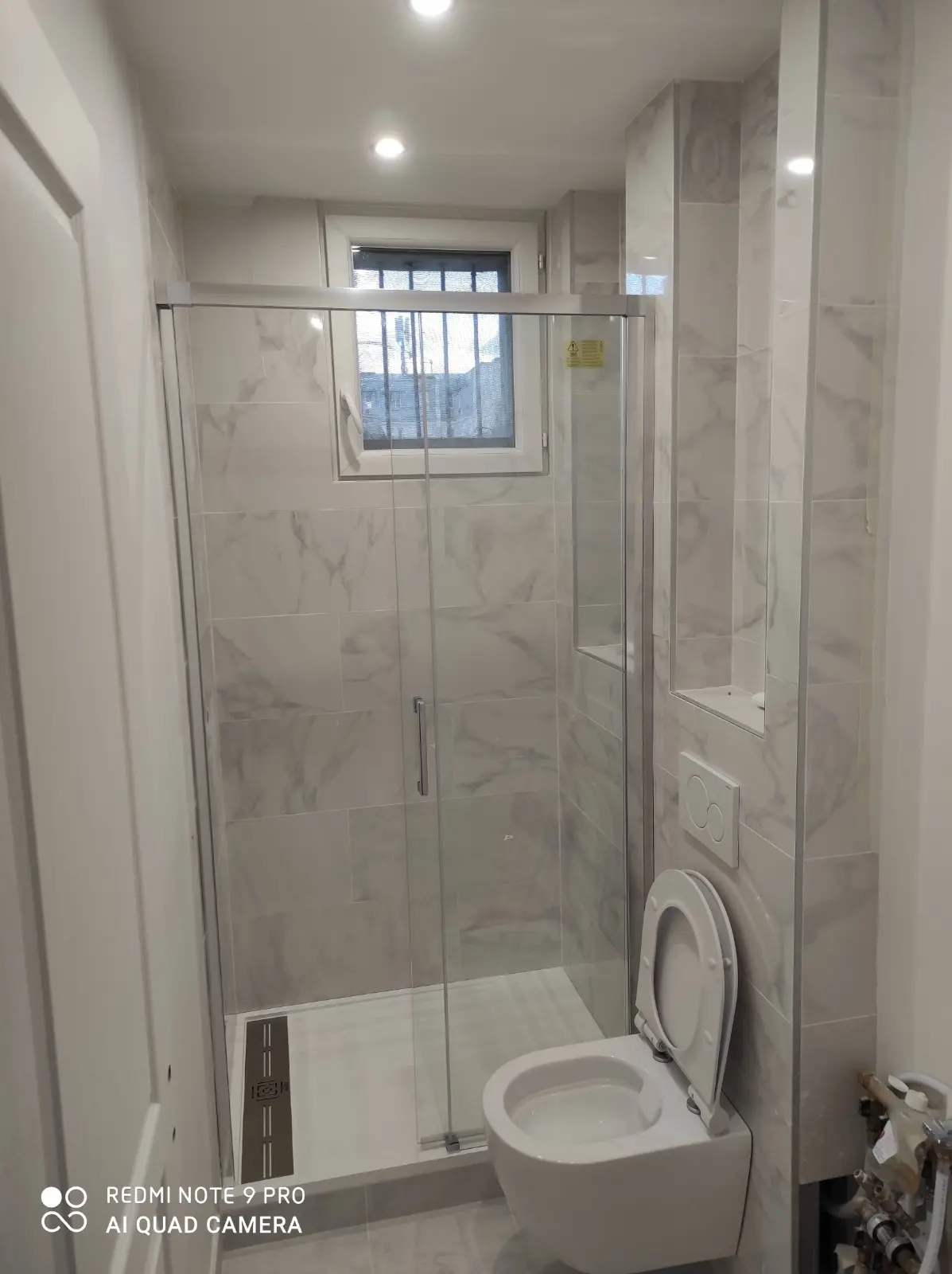 Salle de bain compacte moderne